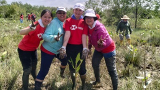 Participants of the Green Jeans Project learning how to sew